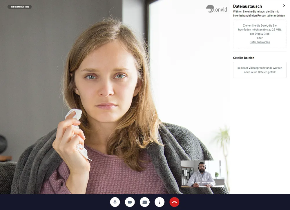 Laufende Videosprechstunde in x.onvid: Patientin im Bild, der Arzt klein eingeblendet, rechts der Bereich für den Dateiaustausch